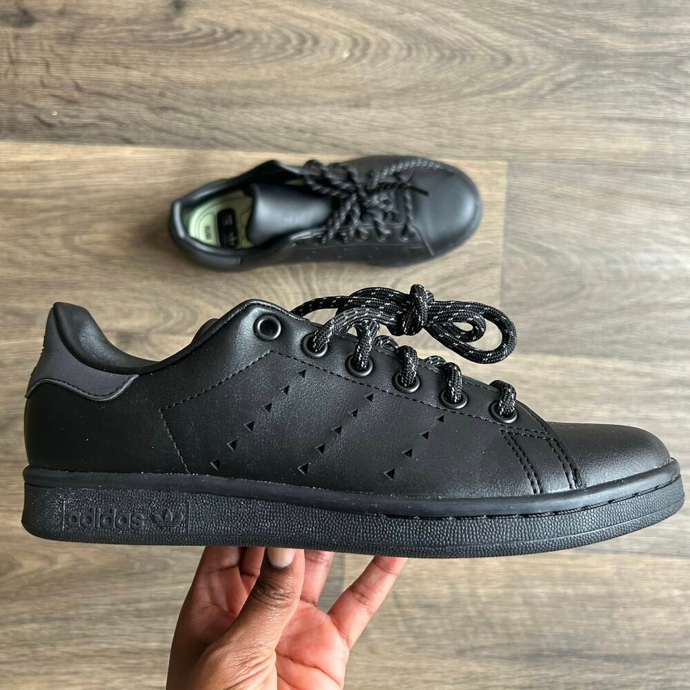 Adidas Stan Smith All Black Sneakers Men’s Size 5 and Women’s Size 6
